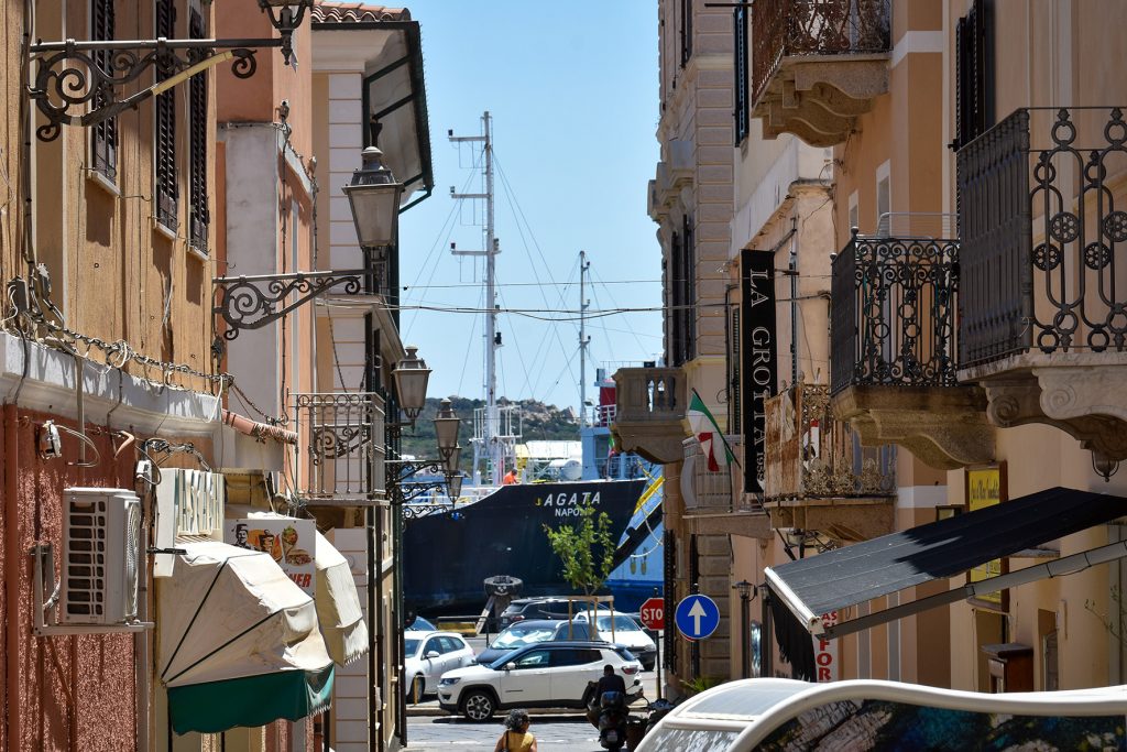 Miasto La Maddalena na Sardynii